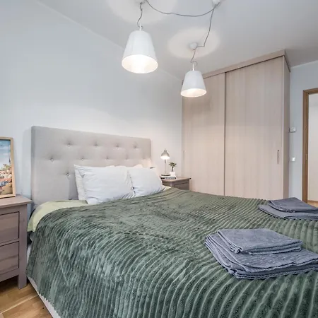 Cozy Center With Desk - Steps To Old Town