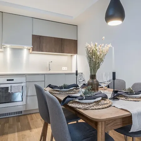 Cozy Center With Desk - Steps To Old Town Apartament