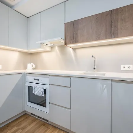 Cozy Center With Desk - Steps To Old Town Apartament