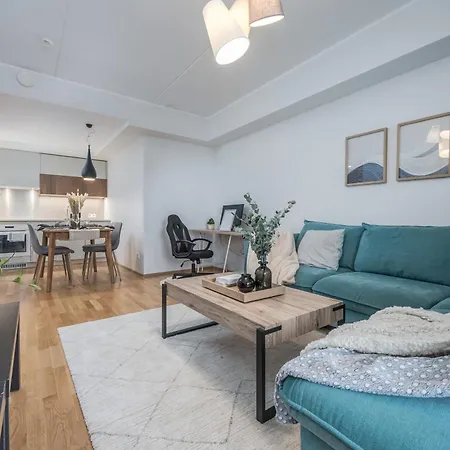 Cozy Center With Desk - Steps To Old Town