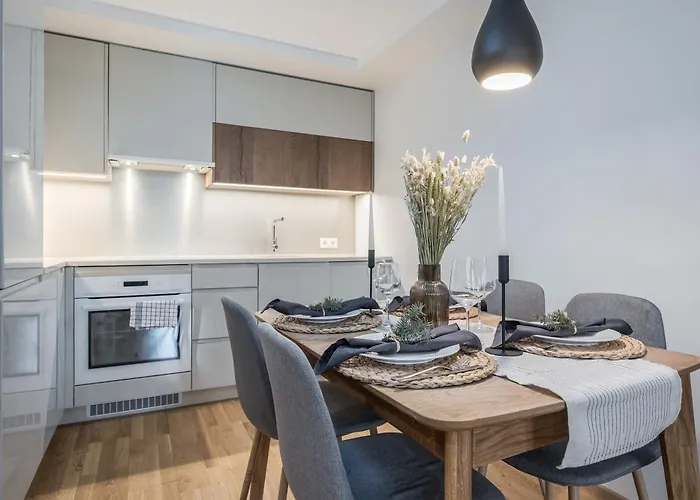 Cozy Center With Desk - Steps To Old Town Apartament