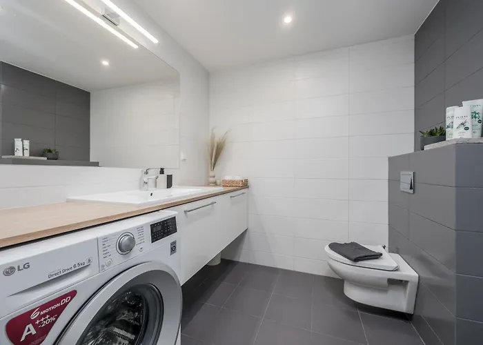 Cozy Center With Desk - Steps To Old Town Apartament Tallin