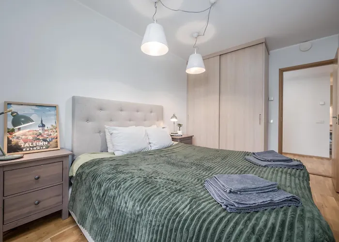 Cozy Center With Desk - Steps To Old Town