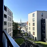 Cozy Center With Desk - Steps To Old Town Apartamento Tallin